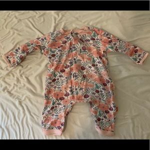 Flowery magnetic me outfit
